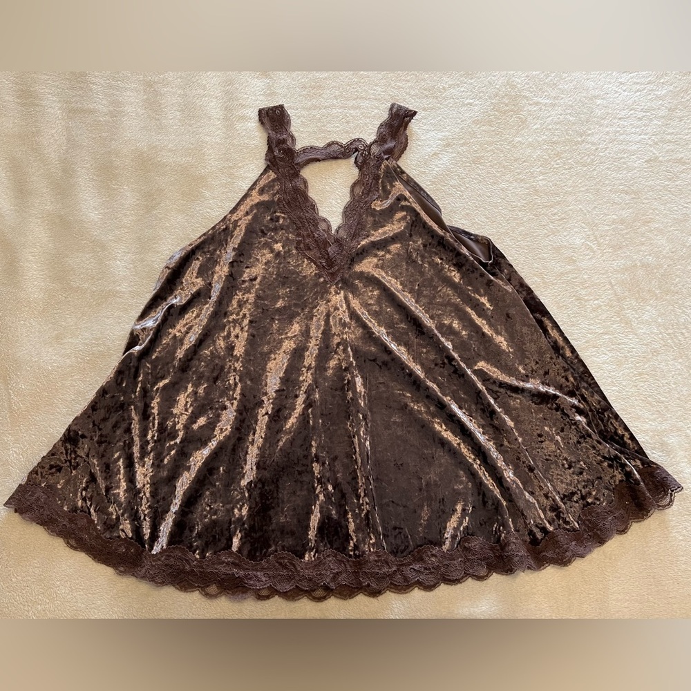 Velvet and Lace Top - Picture 3 of 6